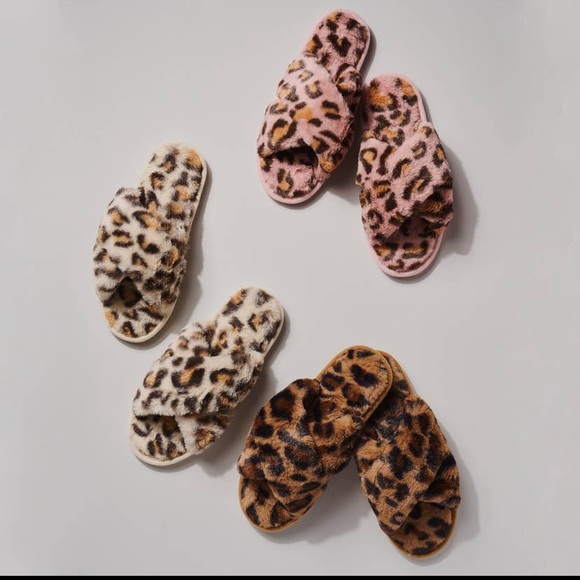 Blush Leopard Cross Strap Slippers - Picture 3 of 3